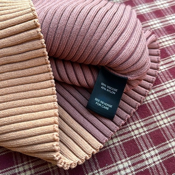 Woman’s Red By BKE Color Block Ribbed Long Sleeve - Picture 6 of 8